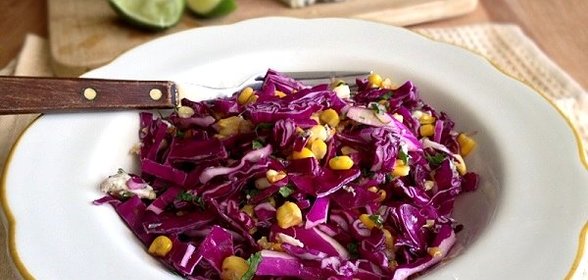 Cалат капустный с кукурузой