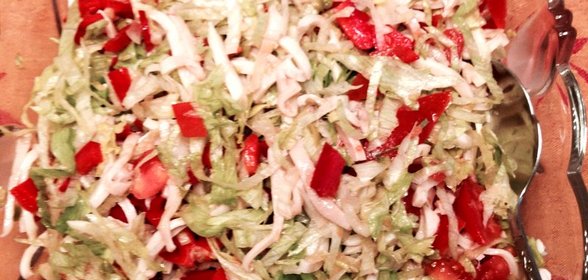 Салат из кальмаров с оливками