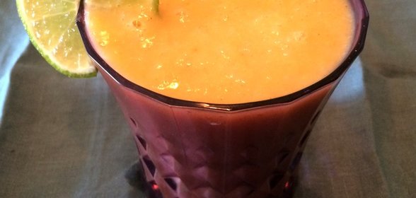 Смузи из манго и груши с гречневыми хлопьями