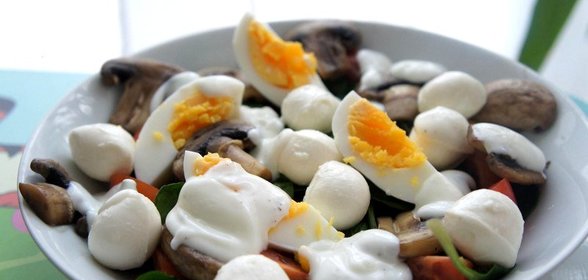 Салат с грибами и моцареллой