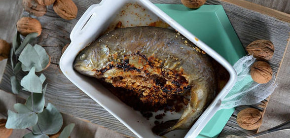 Форель, фаршированная грецкими орехами