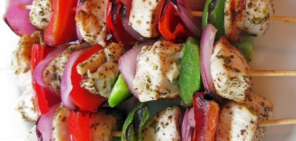 Куриные шашлычки по-гречески