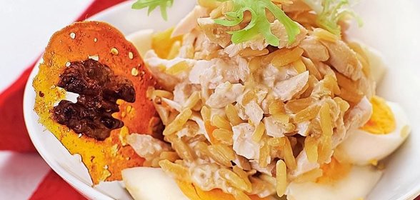 Куриный салат с грецкими орехами