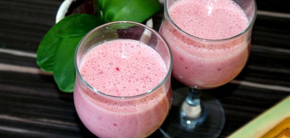 Фруктово-ягодный смузи с кефиром