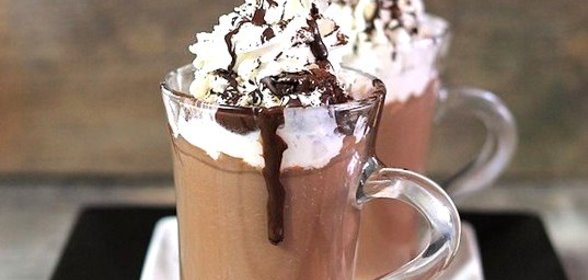 Горячий шоколад со специями и сливками