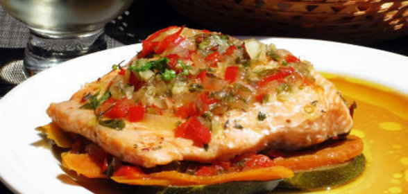 Семга на овощной подушке