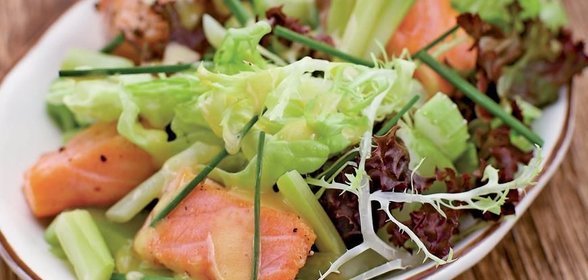 Салат из лосося со спаржей