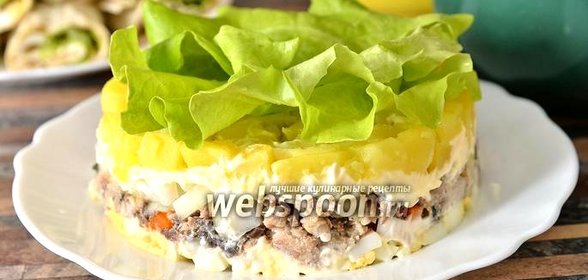 Салат с сардинами и кальмарами