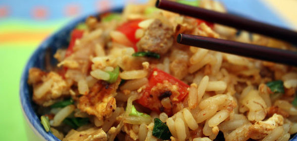 Жареный рис со свининой