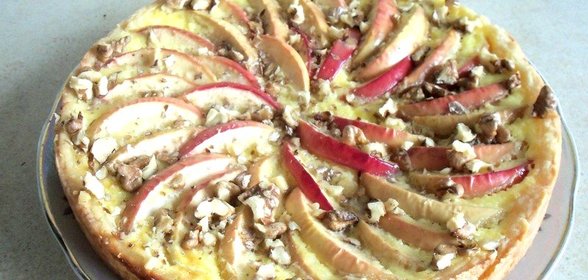 Яблочный пирог с орехами