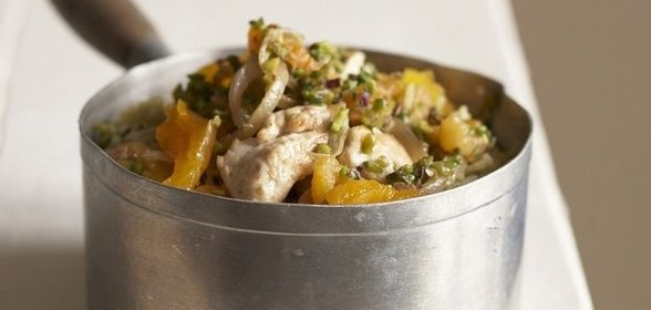 Курица с персиками и фисташками