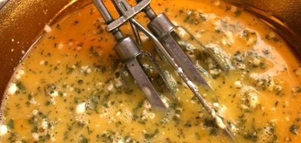 Соус винегрет с яйцом и петрушкой