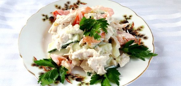 Салат с куриной грудкой и чесноком