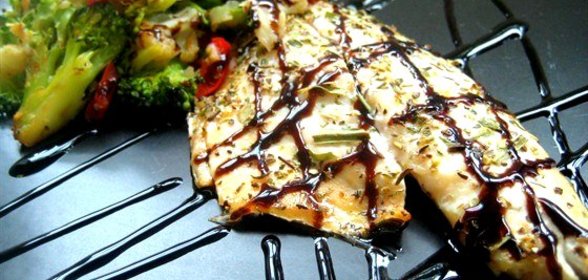 Форель с тушеными овощами