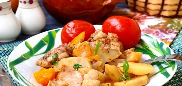 Кролик с тыквой и картофелем в горшочках