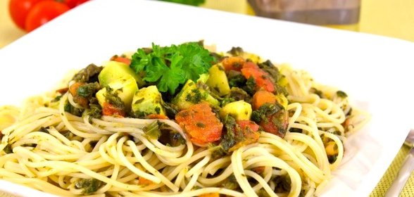 Спагетти с кабачками и шпинатом