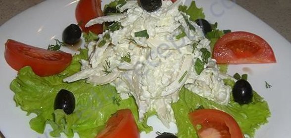 Салат с кальмарами и помидорами