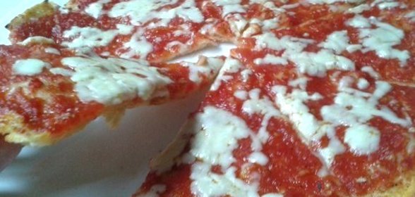 Пицца «Маргарита» с домашним соусом из томатов