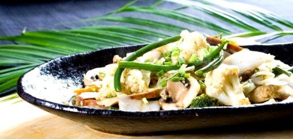 Цветная капуста с пармезаном, белыми грибами и петрушкой