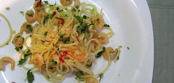Спагетти с креветками и чесноком