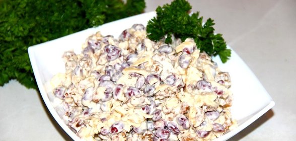 Салат с кириешками
