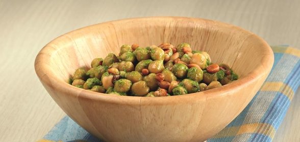 Салат из нута с кедровыми орехами