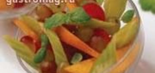 Салат из персиков с помидорами и заправкой из мяты