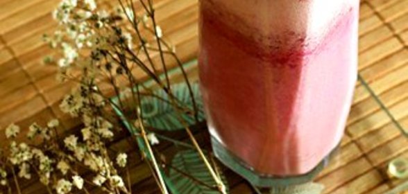 Смузи из свежих ягод с ванильным мороженым