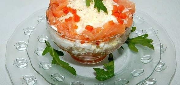 Салат с форелью