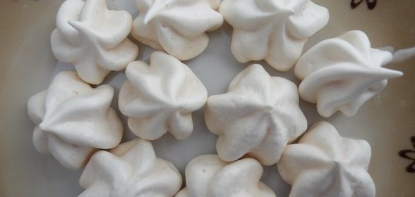 Слоеное кольцо с вареной сгущенкой