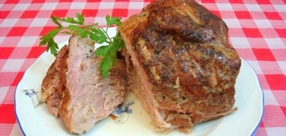 Мясо с фисташками и болгарским перцем, запеченное в рукаве в мультиварке