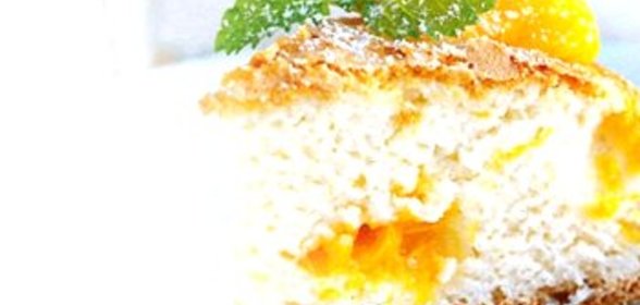 Шарлотка с мандаринами в мультиварке