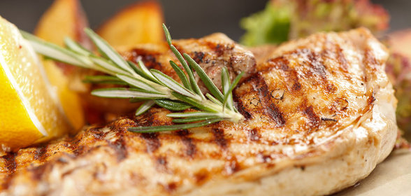 Сочная куриная грудка: как пожарить за 5 минут на гриле