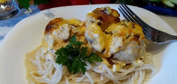 Куриные тефтели в соусе в духовке