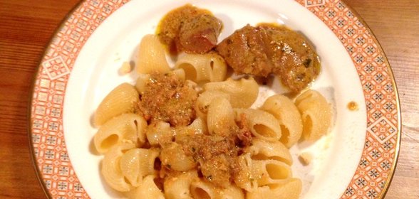 Кролик, тушеный в сметанном соусе