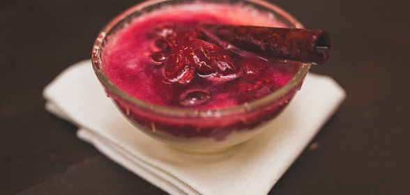 Миндальный крем с вишневым компотом