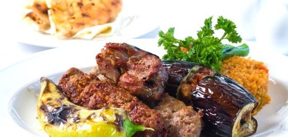 Бараньи шашлыки в йогурте и специях с цукини