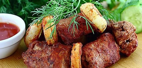 Шашлык на гриле в томатном соке