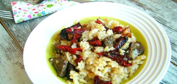 Паста с курицей и печенью