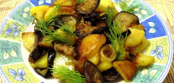 Жареный картофель с баклажанами