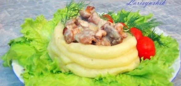 Лисички жареные в картофельной корзинке