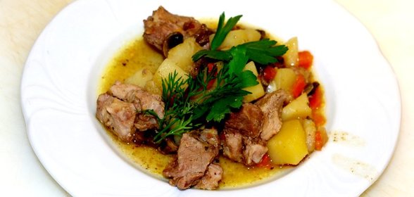 Жаркое со свининой и картошкой в мультиварке