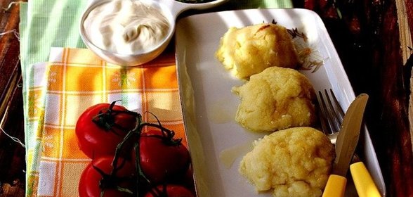 Кукурузные «колобки» с брынзой