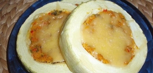 Кабачки, фаршированные овощами