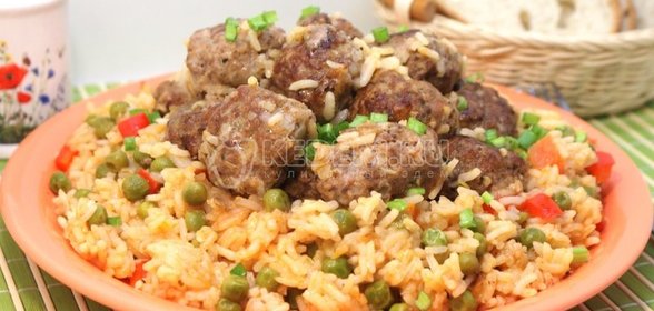 Тефтели с рисом и овощами