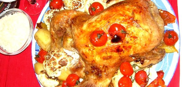 Курица, запеченная с овощами и сладким перцем