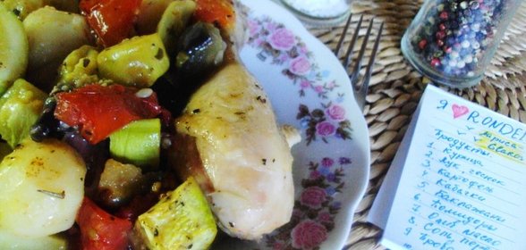Курица с овощами в духовке