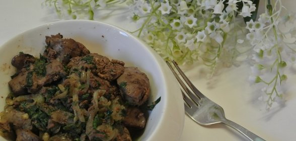 Жареная куриная печень с кинзой