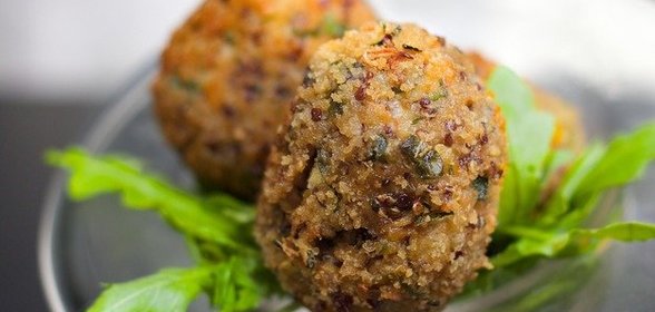 Фрикадельки из овощей с киноа и креветками