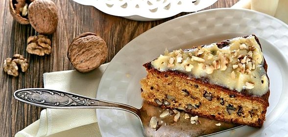 Морковный торт с грецкими орехами